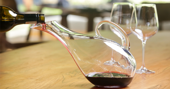 wine pour decant